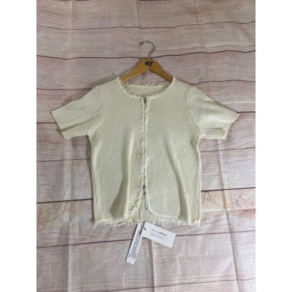 NWT Mis Inns OOT Beige Short sleeve Raw Hem Full Front Zip Blouse - Small - Picture 5 of 10